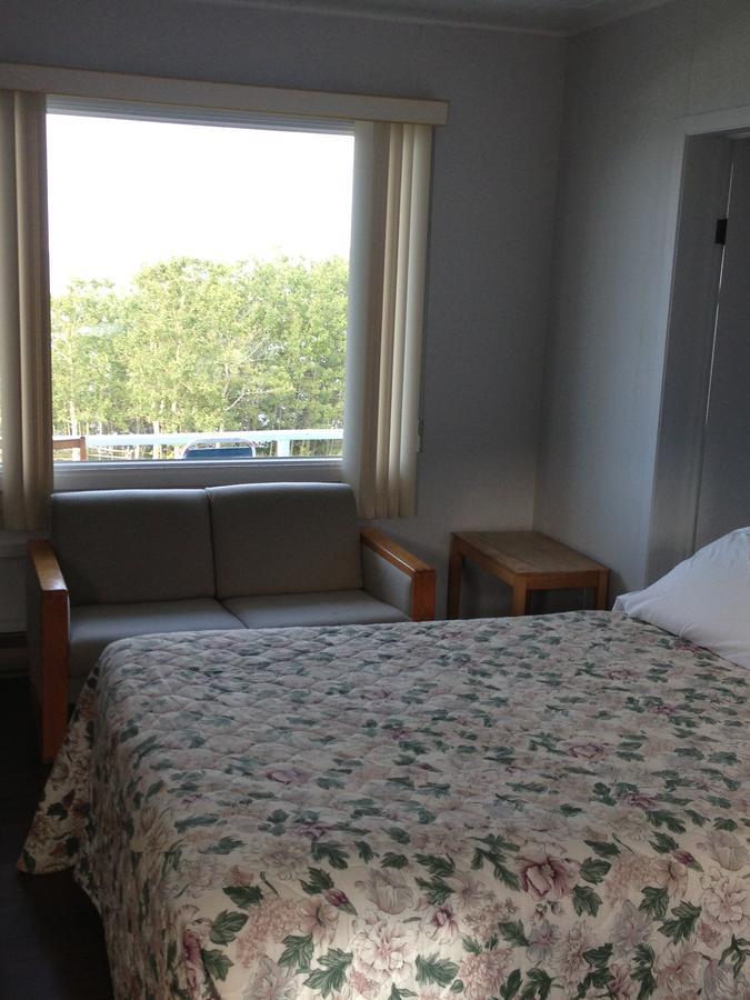 Hotel Motel Du Rocher Rivière-la-Madeleine Kamer foto