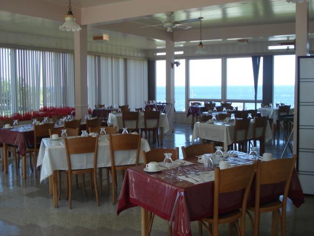 Hotel Motel Du Rocher Rivière-la-Madeleine Buitenkant foto